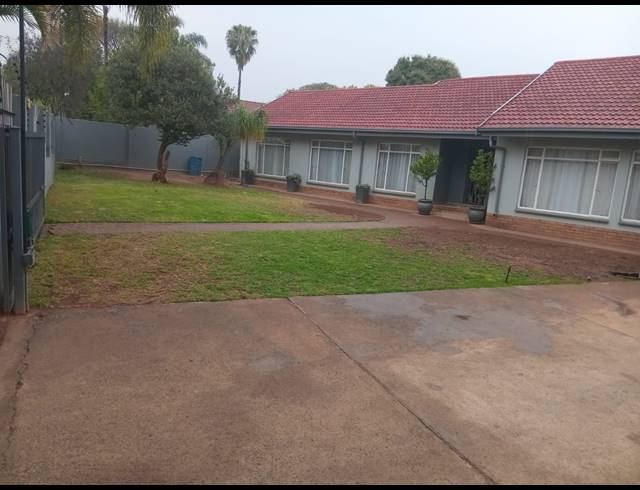 7 BEDROOM HOUSE FOR SALE IN BO-DORP